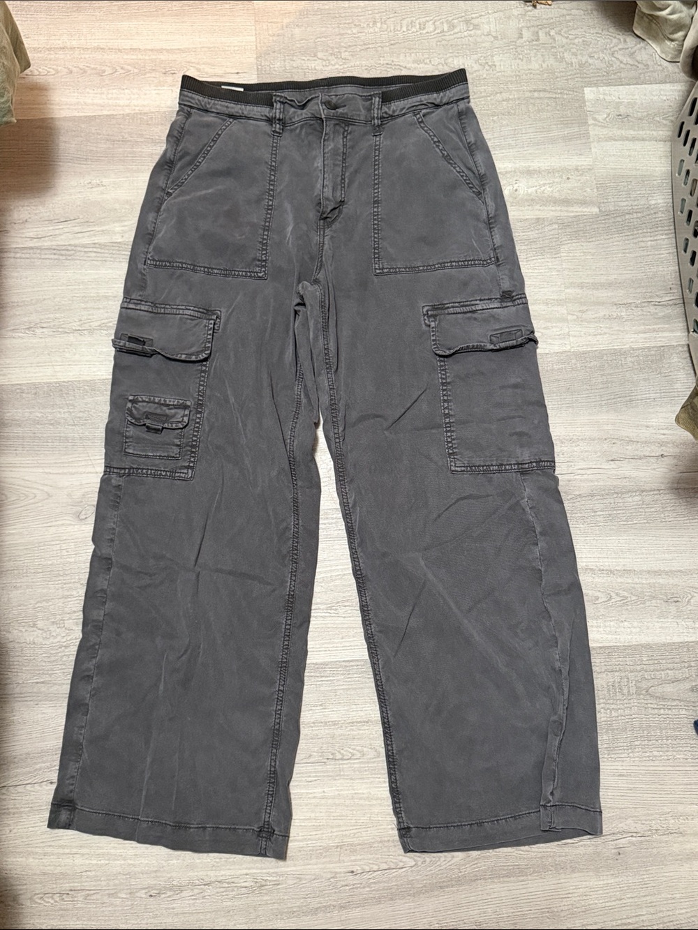 American Eagle Cargo Pants Size 10 Short